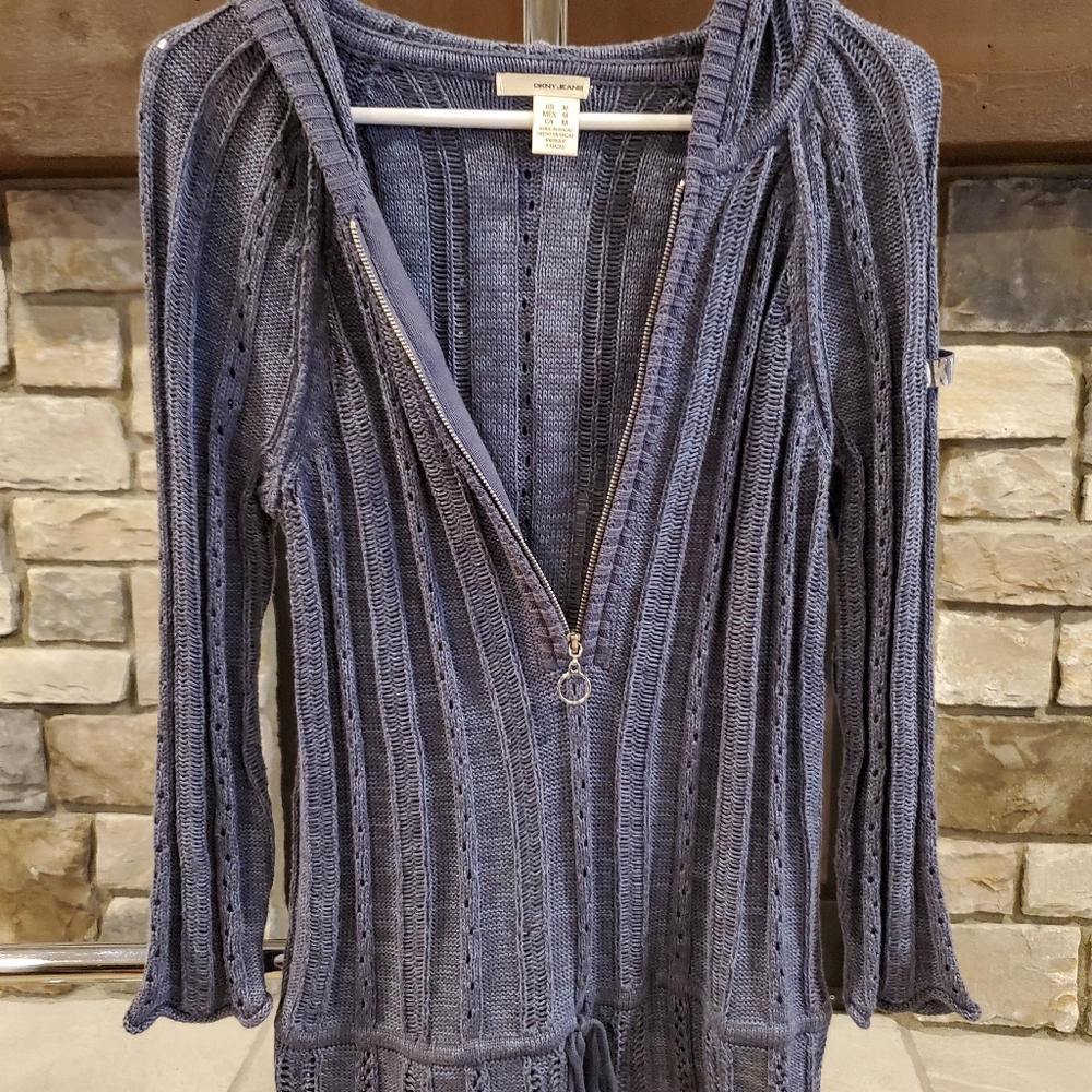 DKNY AND JEANS PULL OVER SWEATER